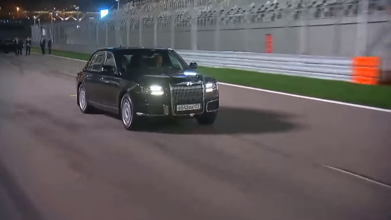 Путин за рулём автомобиля Aurus